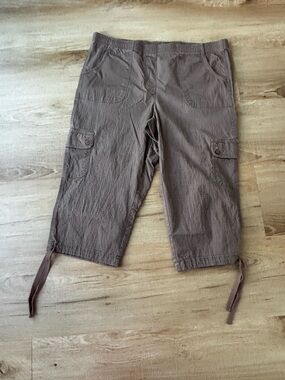 3 for $15😍 Carroll Reed Cotton Light Brown Cargo Capris with Drawstring Hem